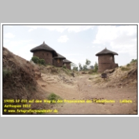 19285 12 212 auf dem Weg zu den Prozessionen des Timkatfestes - Lalibela - Aethiopien 2012.JPG